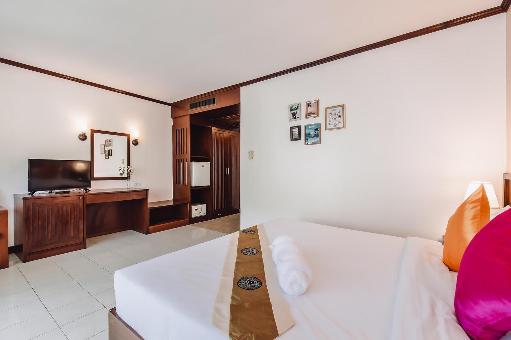 Bauman-Ville Hotel Patong Экстерьер фото