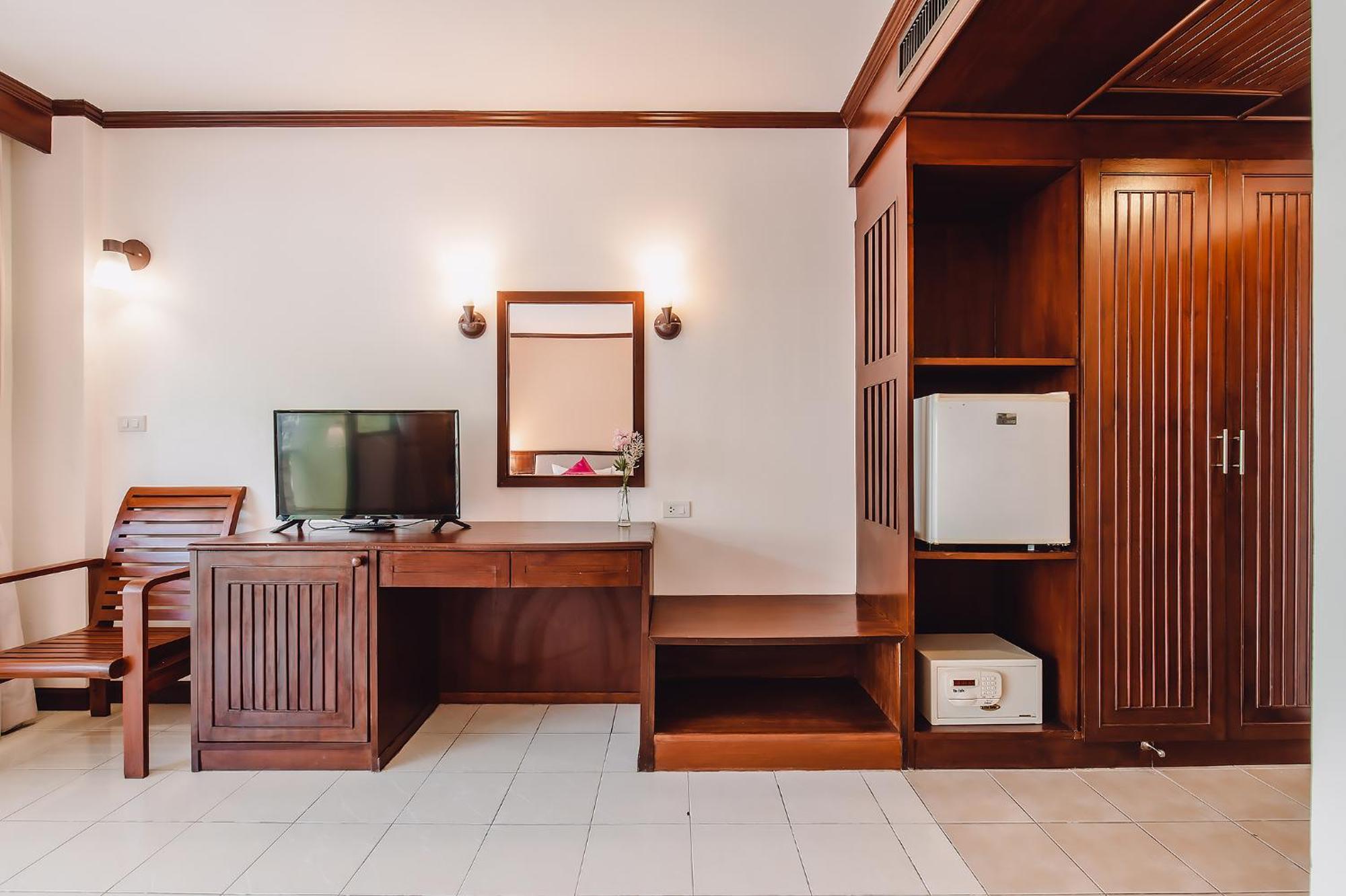 Bauman-Ville Hotel Patong Экстерьер фото