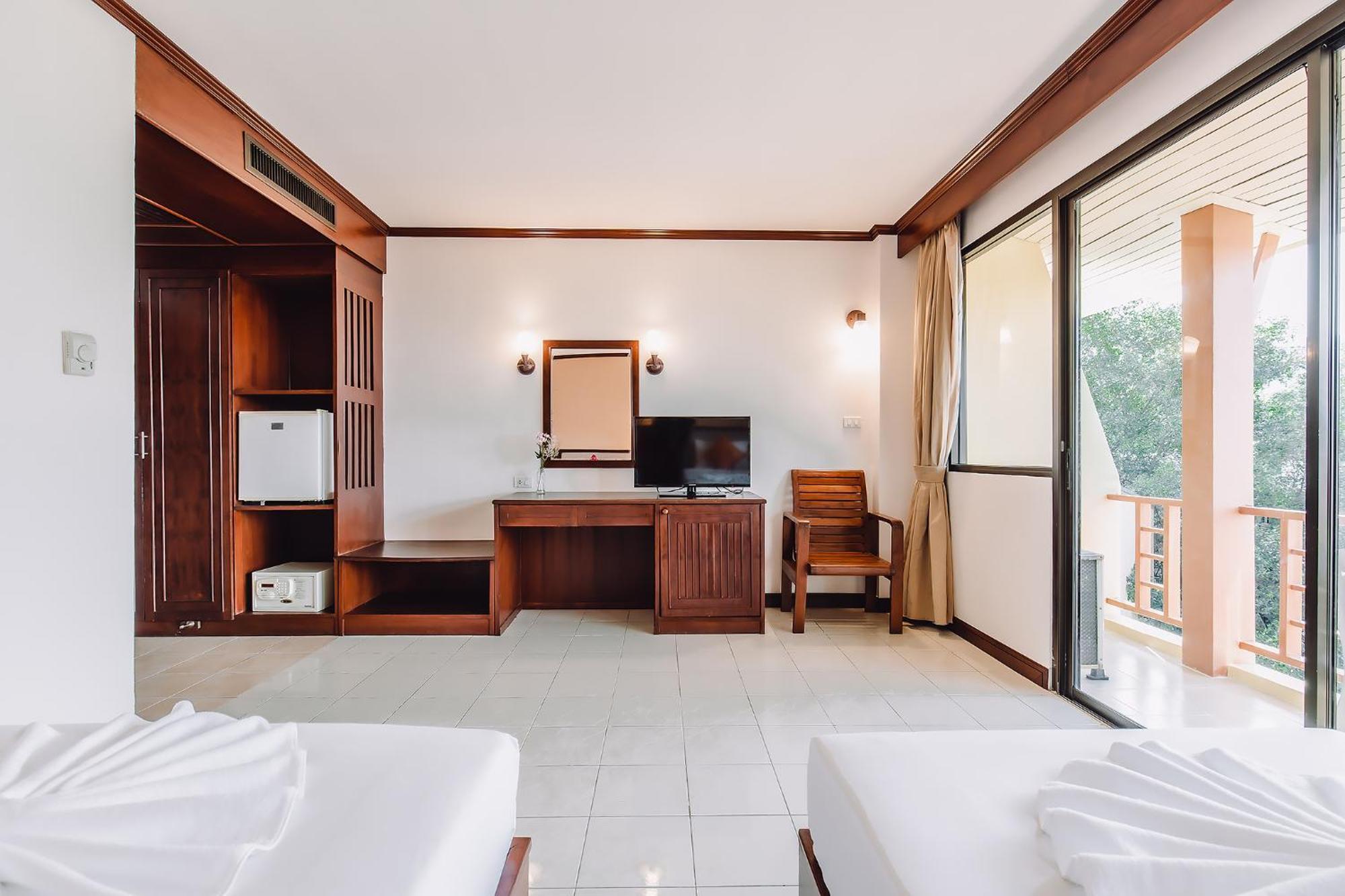 Bauman-Ville Hotel Patong Экстерьер фото