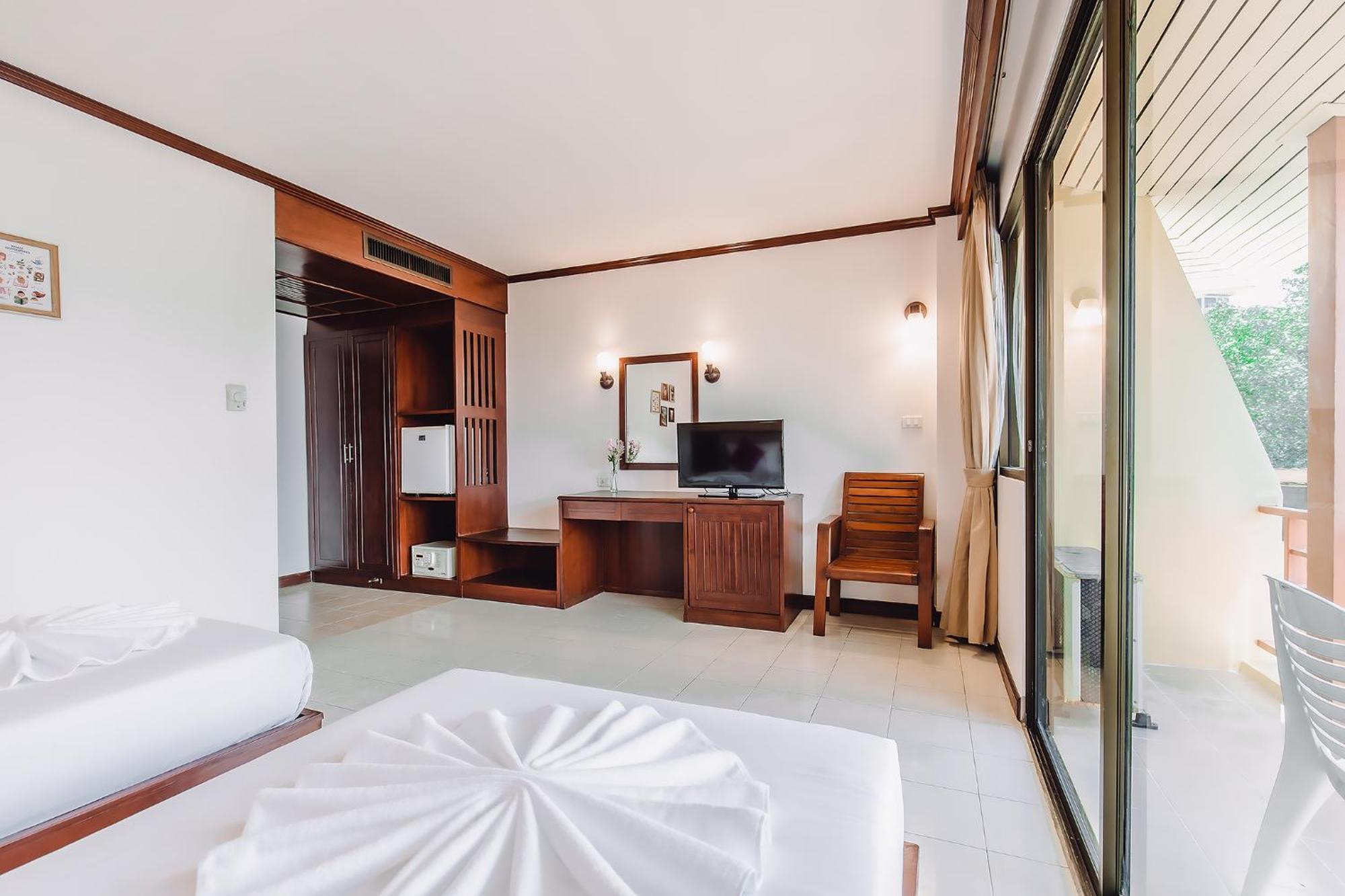 Bauman-Ville Hotel Patong Экстерьер фото